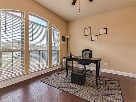 4th image of 622 Harwood Dr