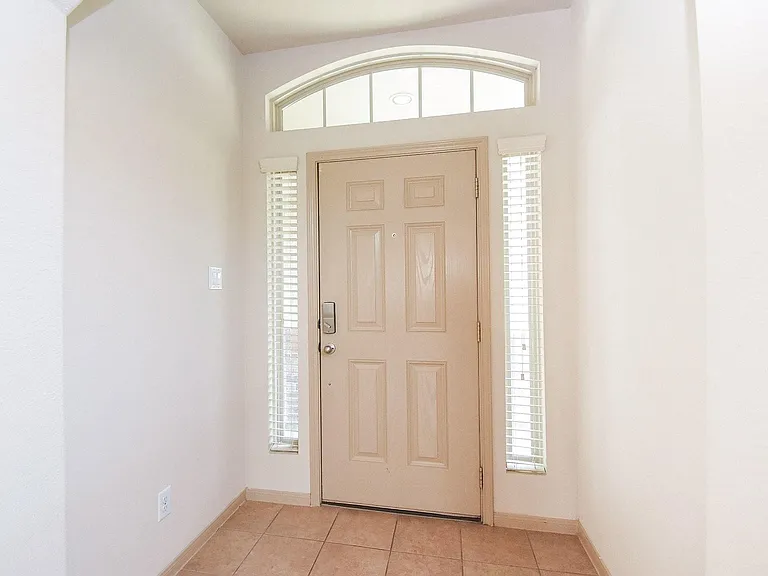 2106 Harmon Crest Ct — Photo 4