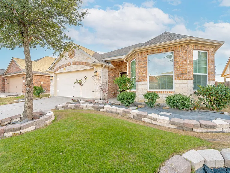 437 Lipizzan Ln — Photo 3