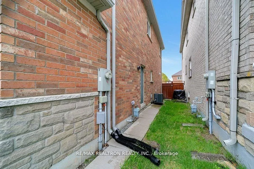 2 bed, $1,600 — Photo 2