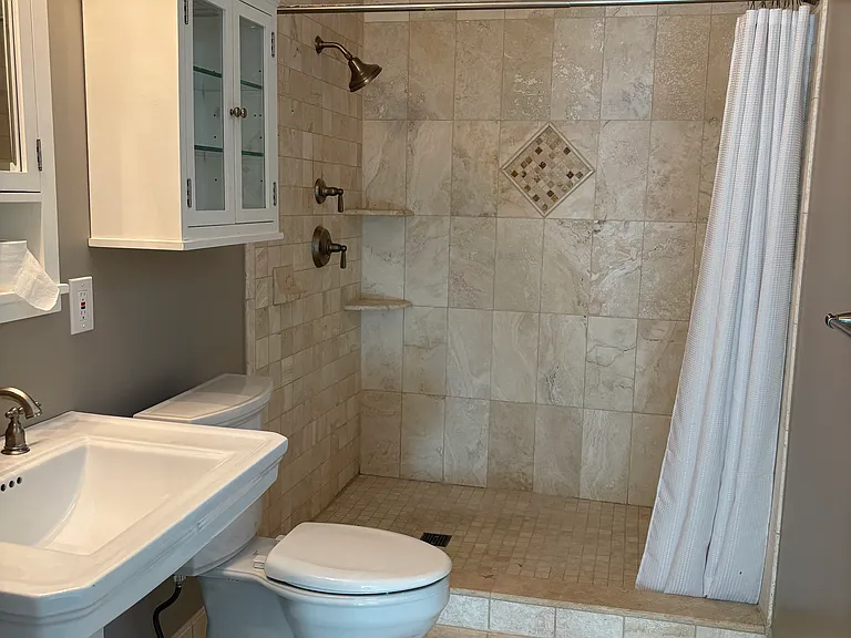Master bathroom, heated floor!