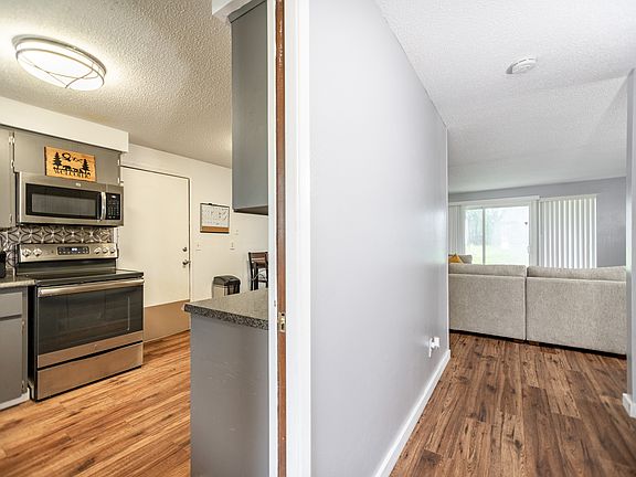 3rd image of 475 Z St SE