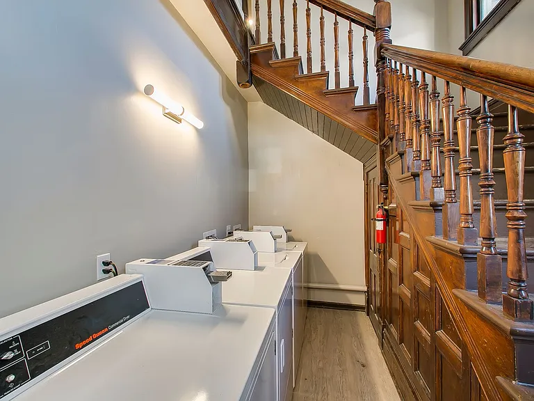 1315 W Jefferson St — Photo 11