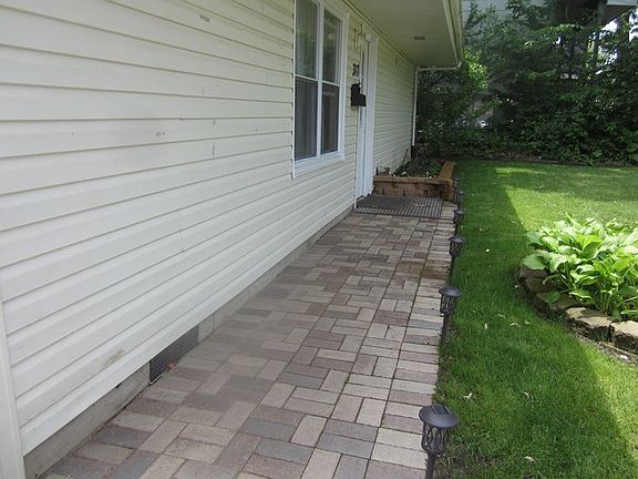 2nd image of 317 S Lakeshore Dr
