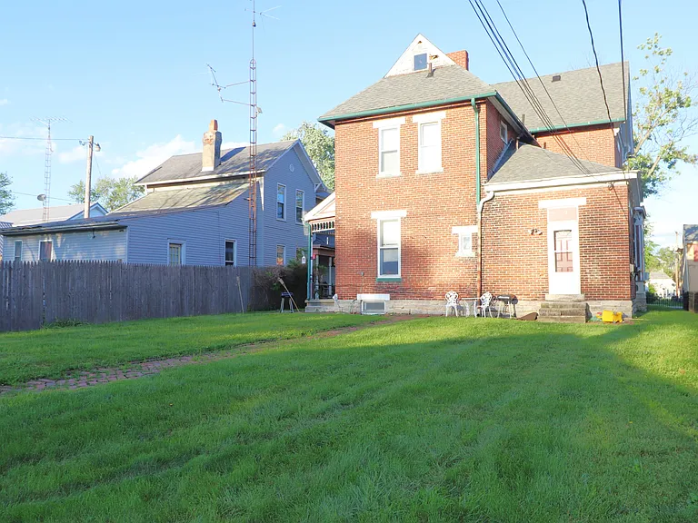 314 S 4th St — Photo 8