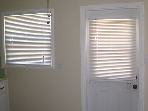 4th image of 931 W Palm Ave