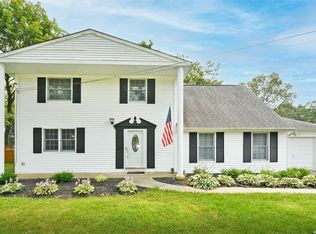 2 Rita Dr, Mount Sinai, NY 11766