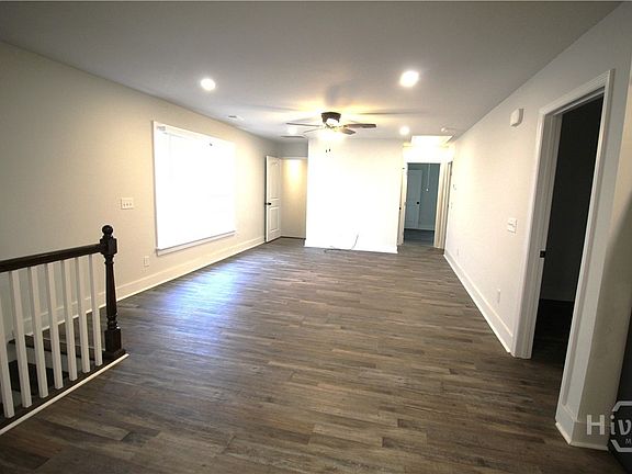 4th image of 724 W Victory Dr #B
