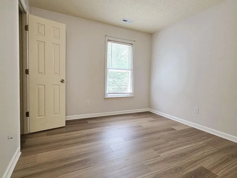 2519 Providence Creek Rd N — Photo 25