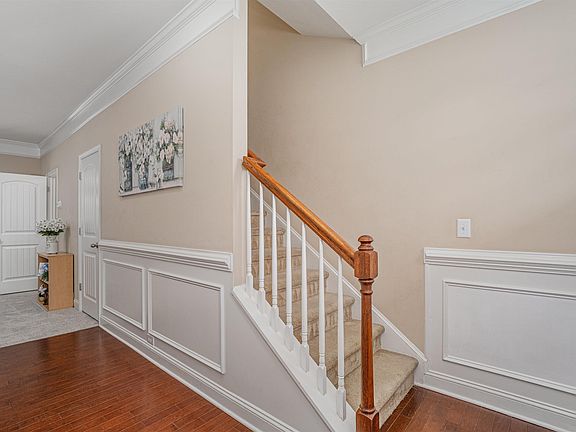 3rd image of 142 Whitton Ct