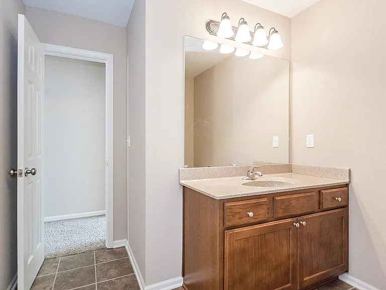 Parkway Oaks Townhomes and Duplexes — Photo 49