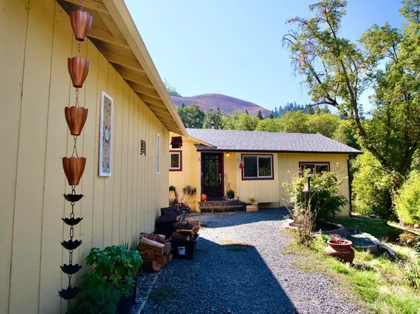 6115 Fish Hatchery Rd, Grants Pass, OR 97527