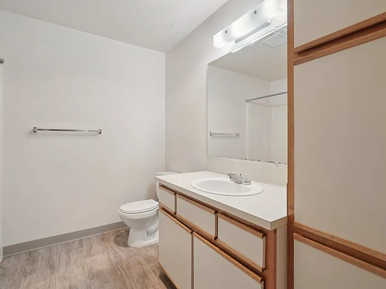 Stonehedge Court Apartments — Photo 37