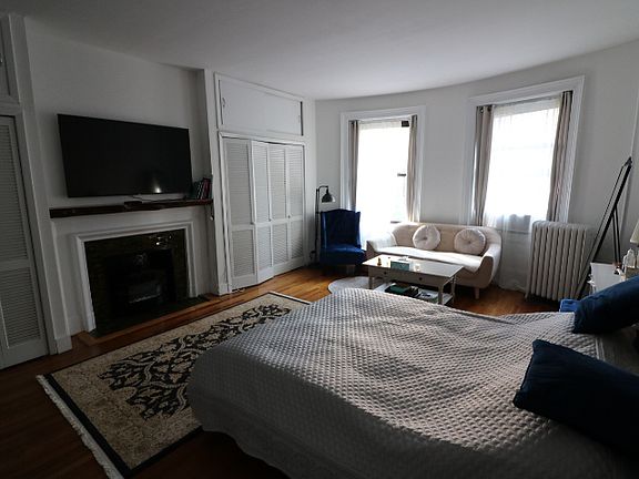 2nd image of 259 W 70th St APT 3R