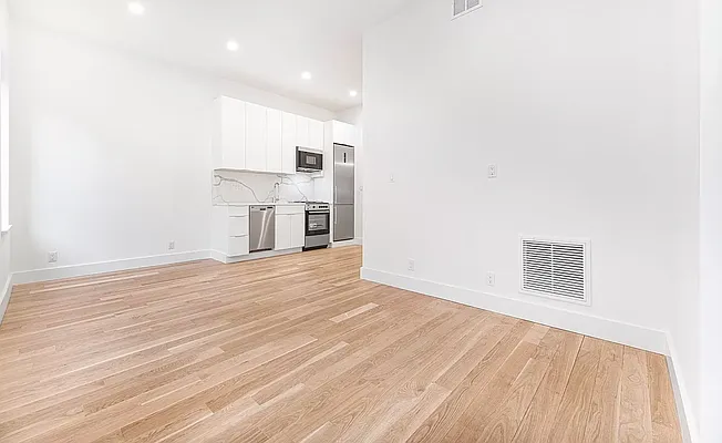 Rented by REAL New York | media 19