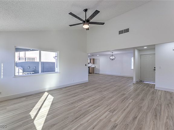 4th image of 5361 W Braewood Ave