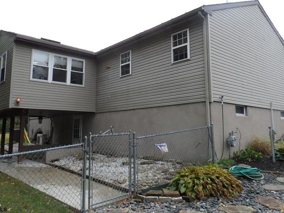 3rd image of 4000 Maple Ave