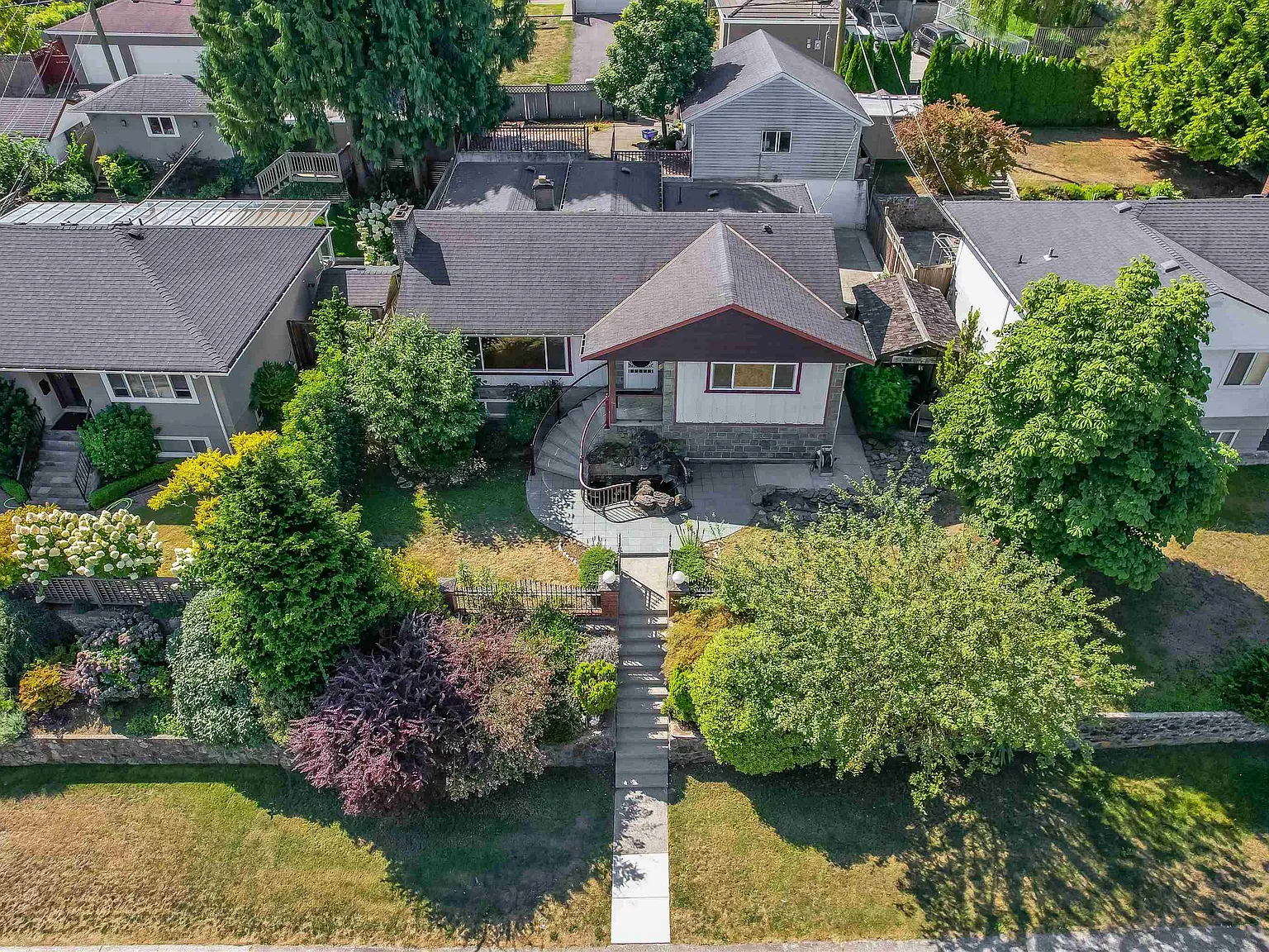 6 bed, 2700 sqft, $5,800 — Photo 2