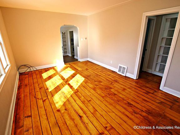 2nd image of 31 Caledonia St NE