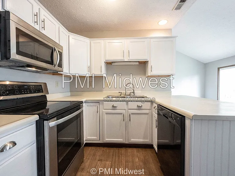 1092 Cobra Dr — Photo 15