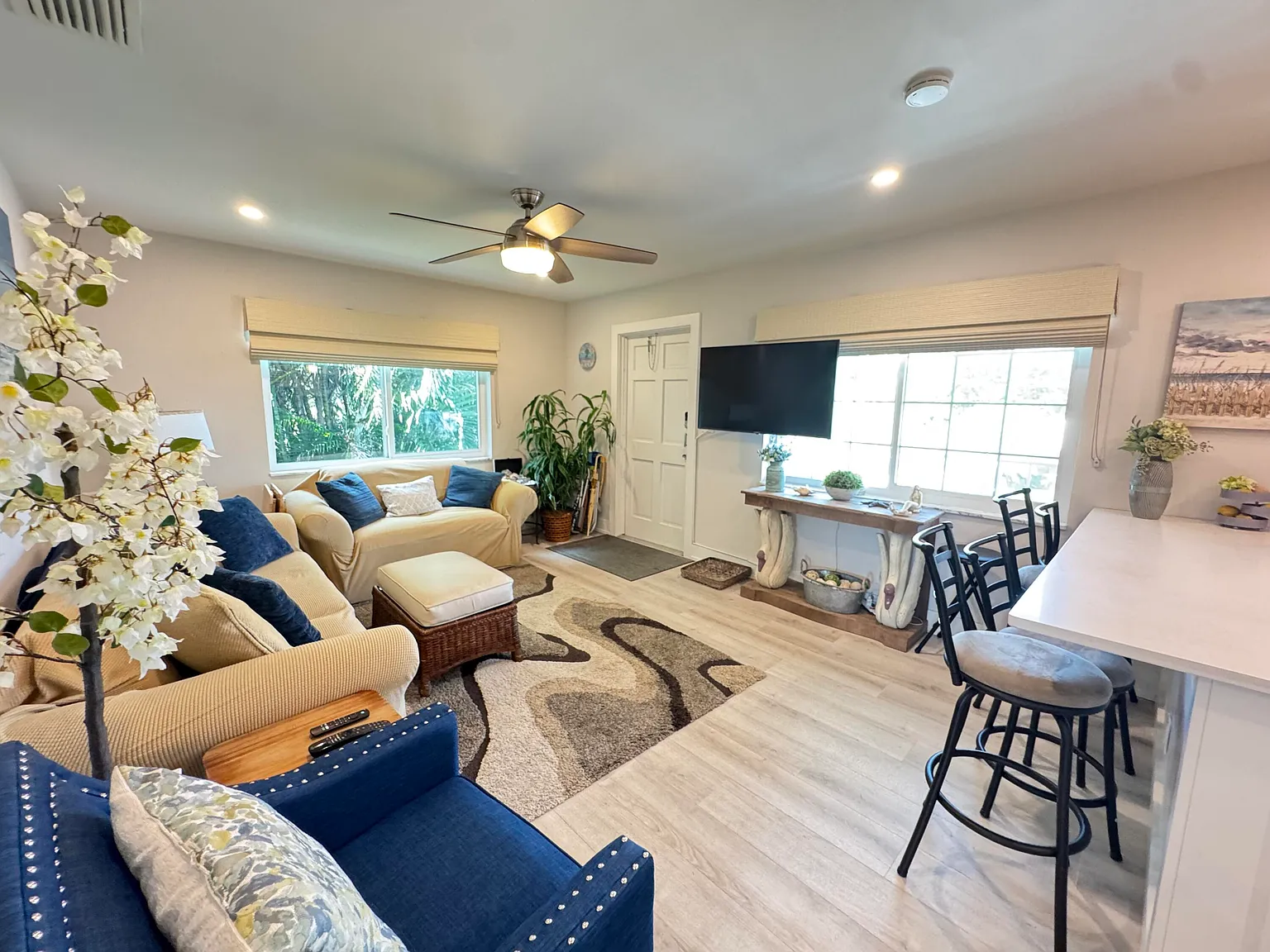 1 bed, 2.0 bath, 775 sqft, $1,900 — Photo 2