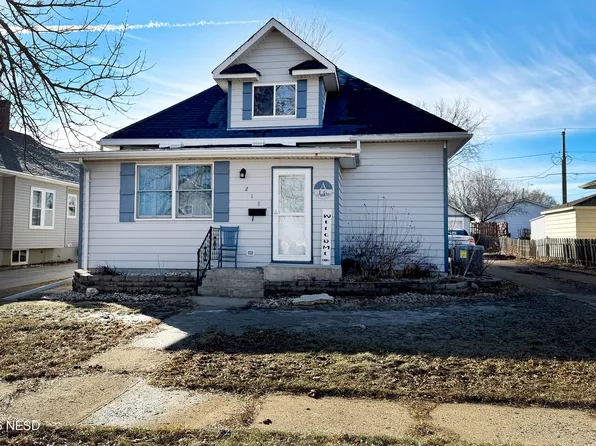 218 W 5th Ave, Milbank, SD 57252