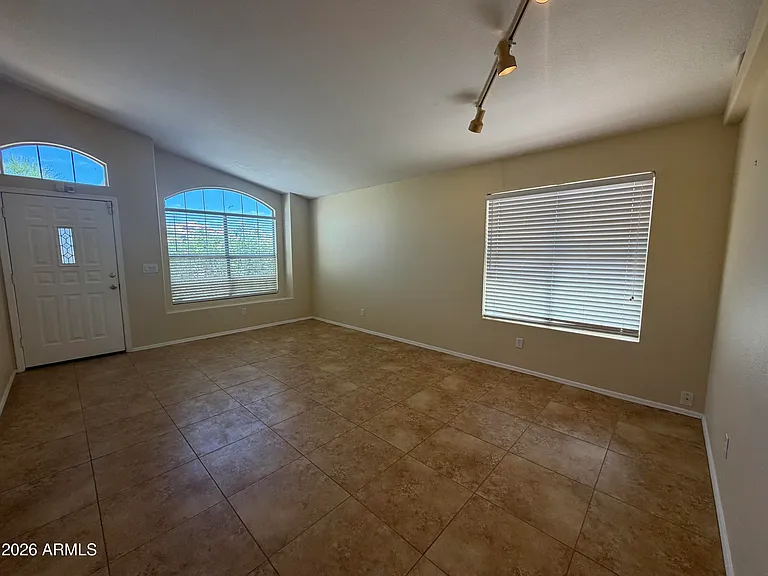 1289 W Maria Ln — Photo 4