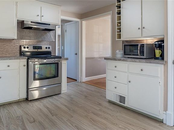 2nd image of 17 Wildwood Dr
