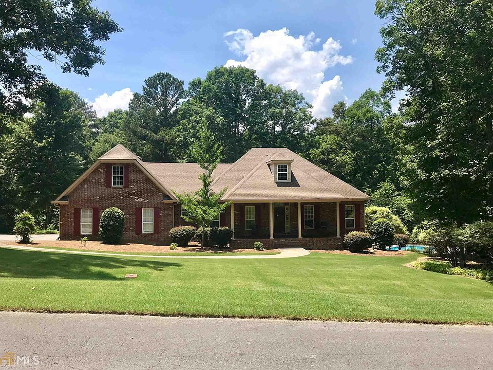 2nd image of 303 Rustic Ridge Rd NE