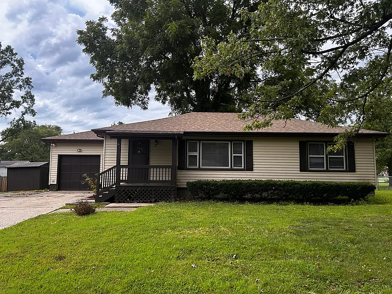 121 Central Ave — Photo 1