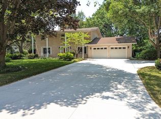 6050 Clearbrook Dr, Stevensville, MI 49127