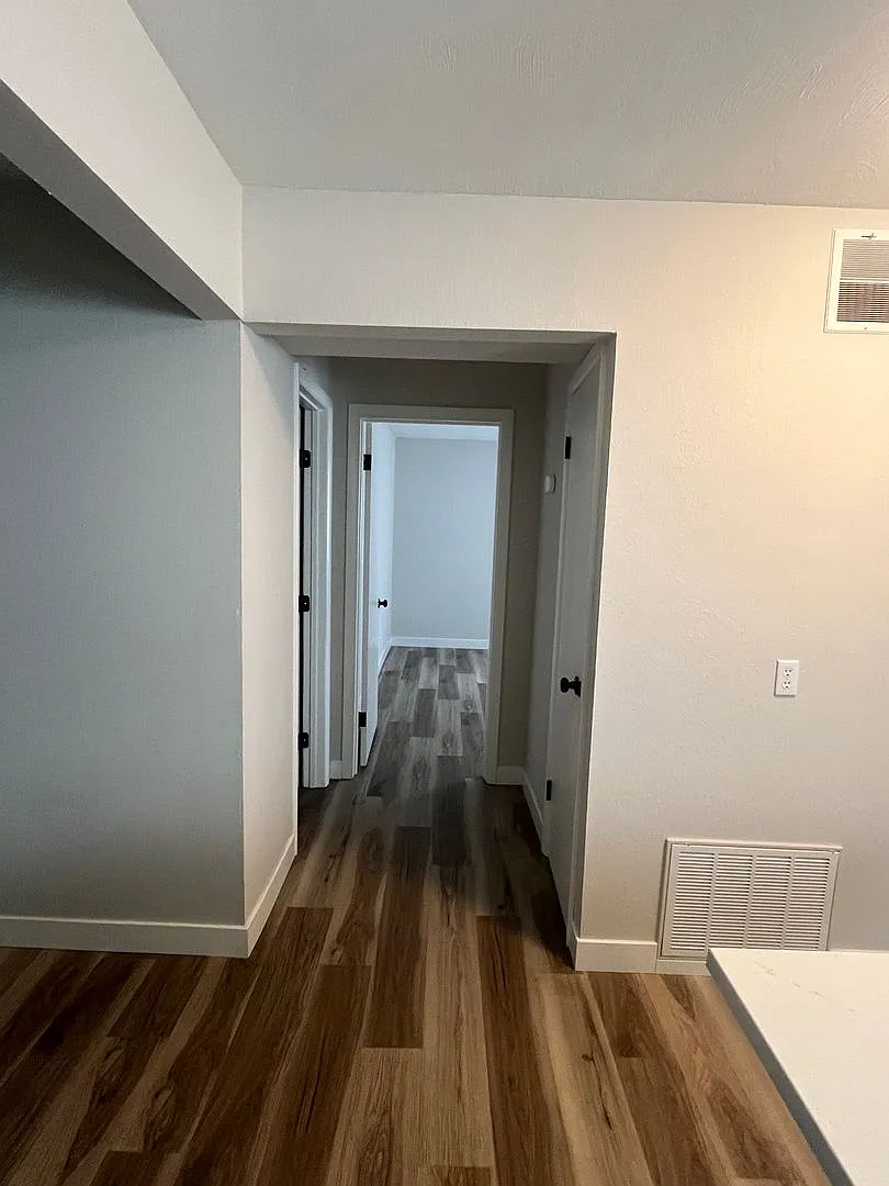 1403 E Elm St — Photo 4