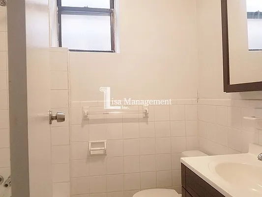 Rented by Lisa Management | media 39