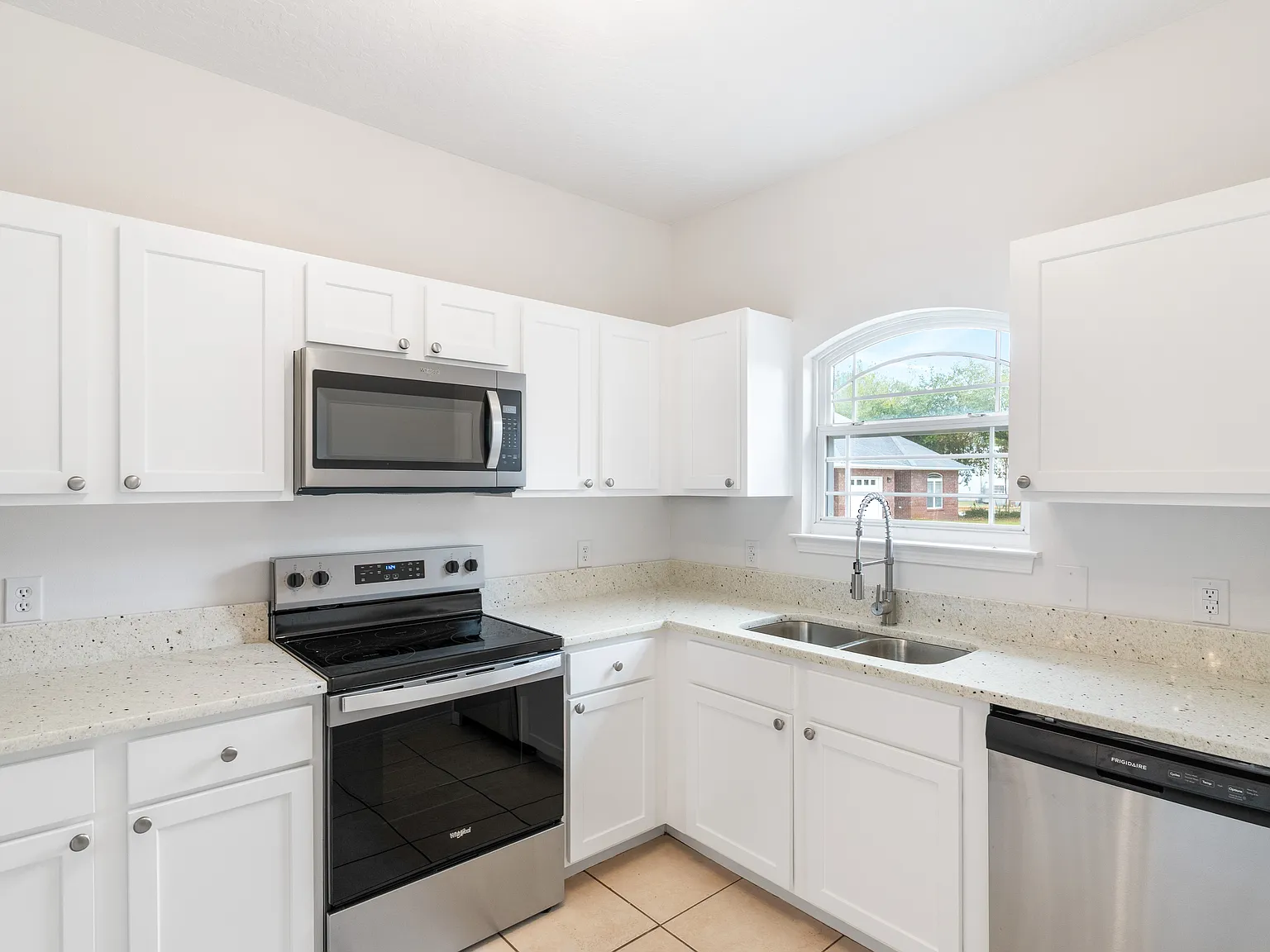 3 bed, 1500 sqft, $2,100 — Photo 4
