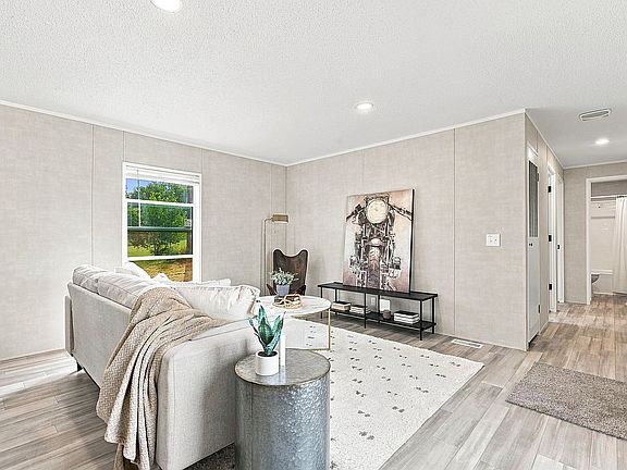 5th image of 35 Parkside Estates Rd