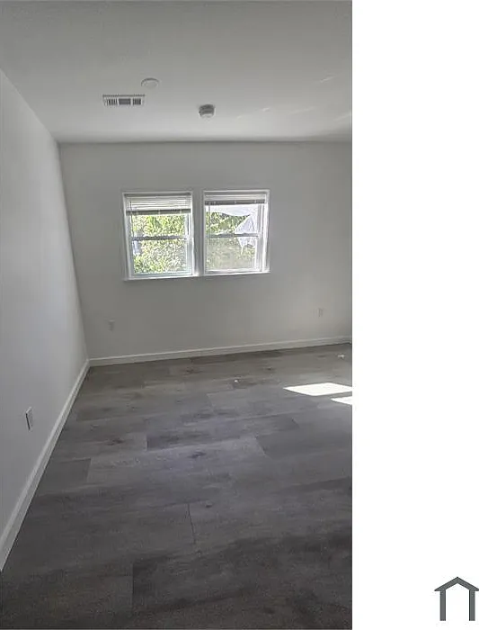 2 bed, 800 sqft, $2,300 — Photo 2