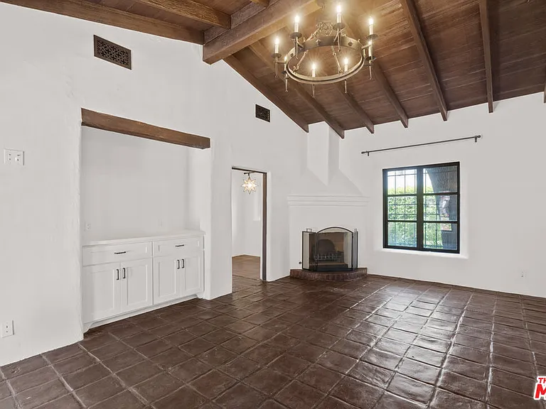 1300 N Harper Ave — Photo 11