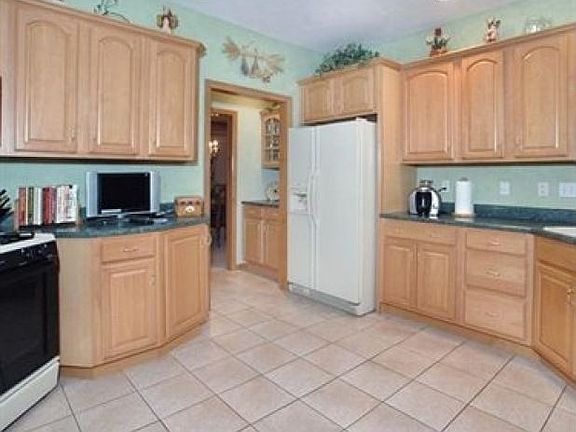 2nd image of 4 Ben Franklin Dr
