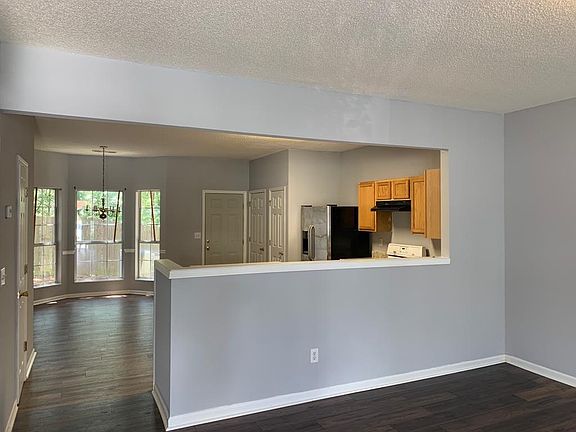 4th image of 2755 Parkway Cv