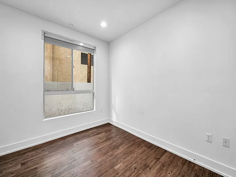 2028 S Bentley Ave #102 — Photo 11