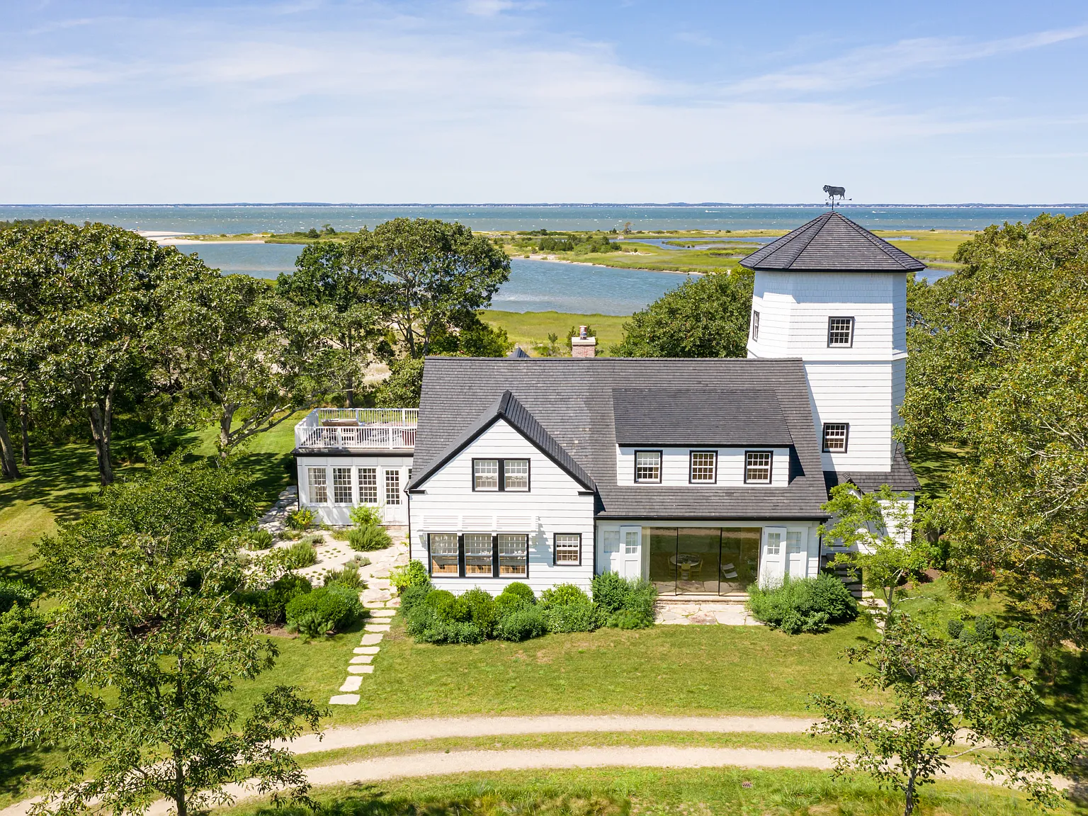 Exquisite Bayfront Luxury Complex — Photo 3