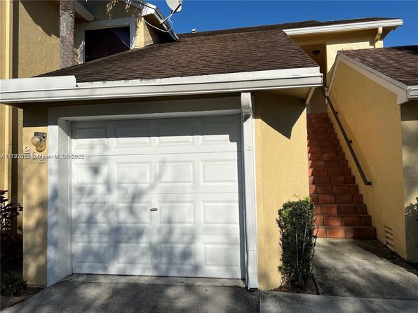 151 SW 95th Ter APT 202