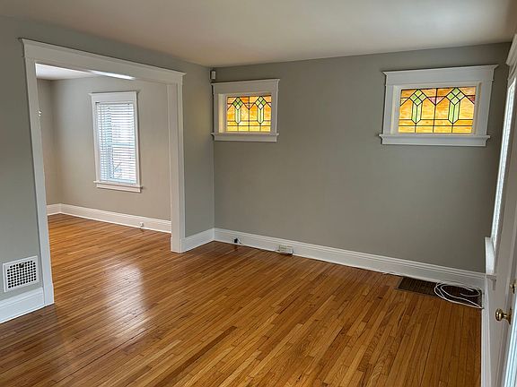 3rd image of 5024 Bancroft Ave