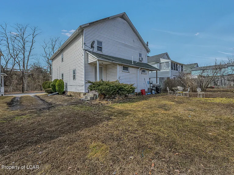 323 Vaughn St — Photo 23