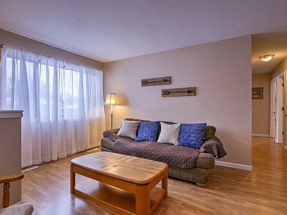 3rd image of 12717 Larimore Ave