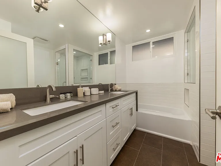 8911 Cynthia St #10 — Photo 12