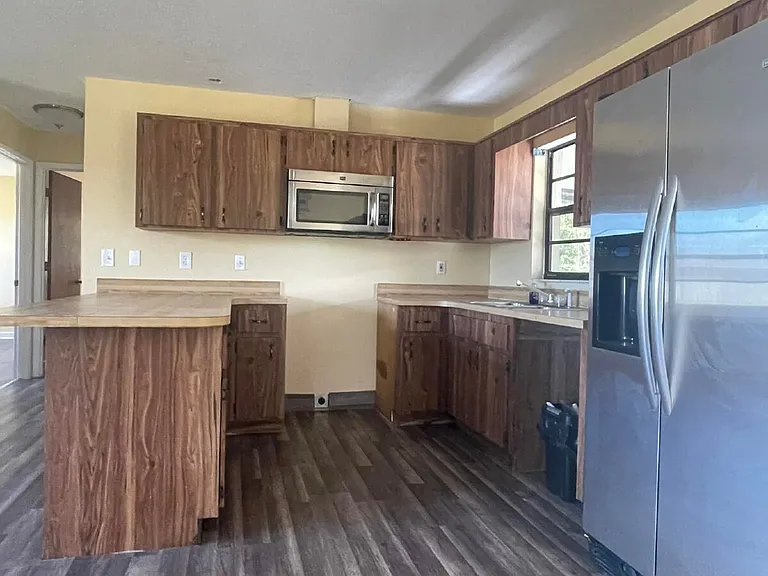 955 Lake Dr E — Photo 3