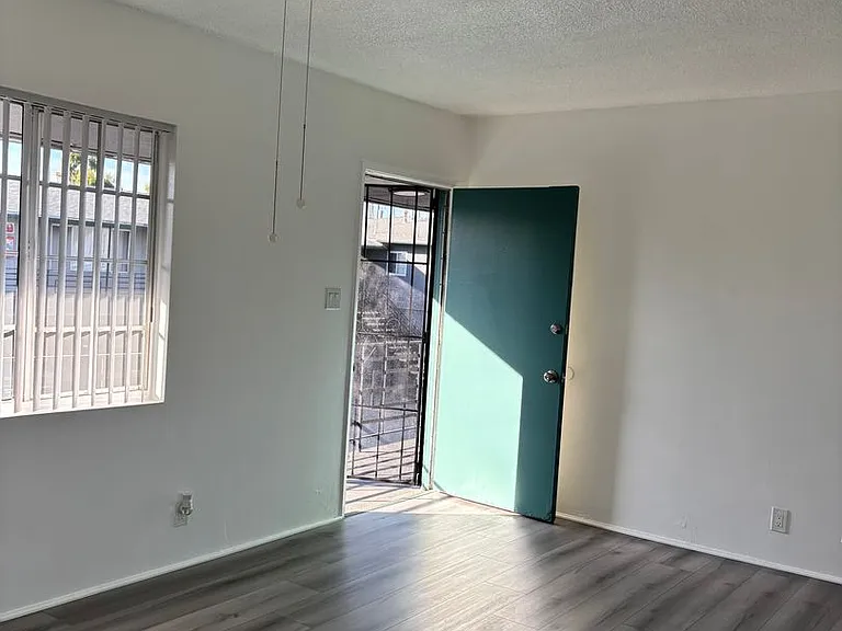 1008 S. Flower Street — Photo 8