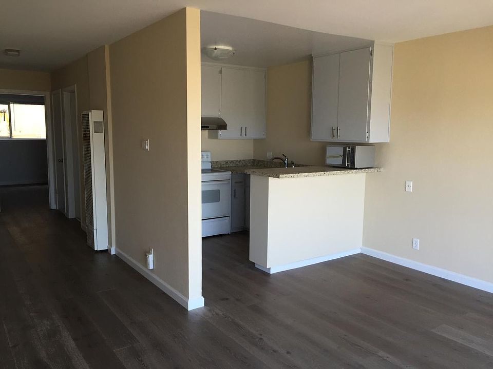 Living Room / Kitchen