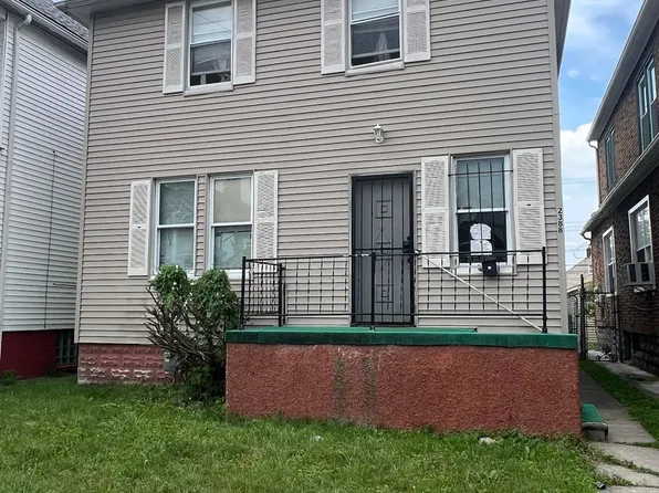 2388 Neibel St, Hamtramck, MI 48212